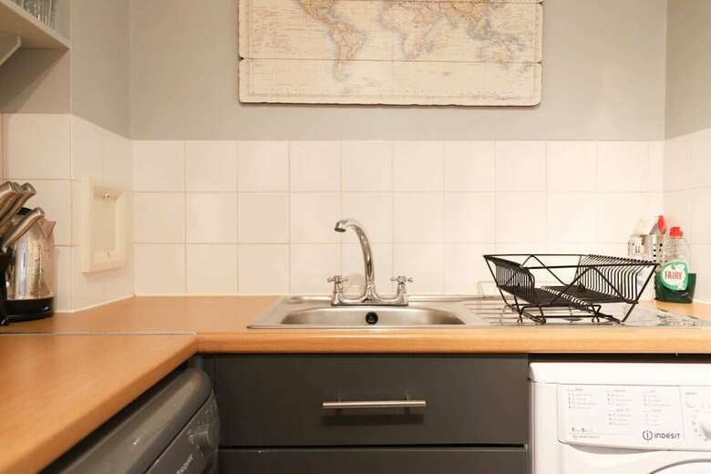 Apartamentos Cosy One-bed In Fabulous Location!