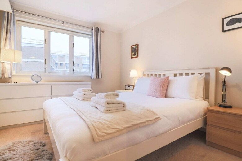 Apartamentos Cosy One-bed In Fabulous Location!