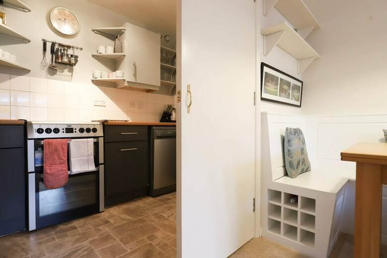 Apartamentos Cosy One-bed In Fabulous Location!