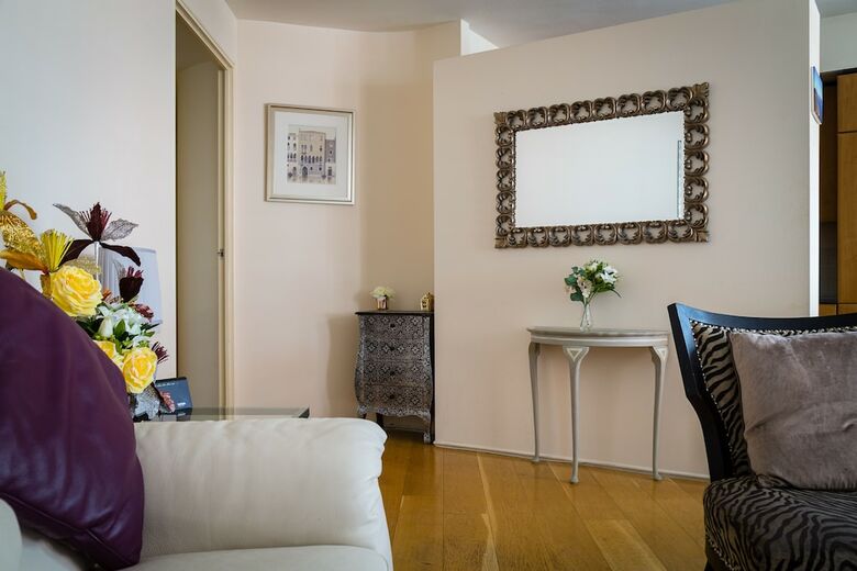 Spacious 2-bedroom Apartment In Mayfair