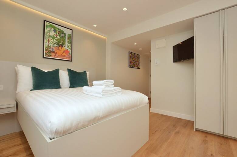 Cromwell Serviced Apartment