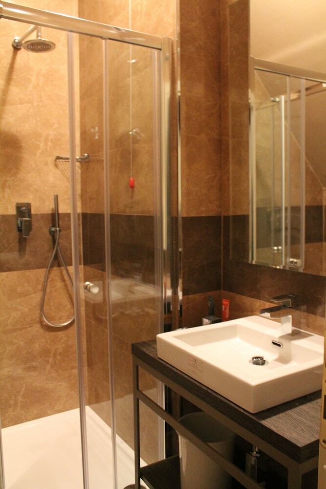 Hotel Mozart(.)