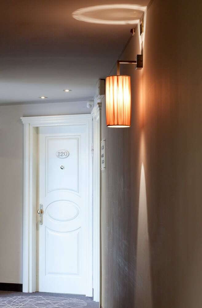 Hotel Mozart(.)