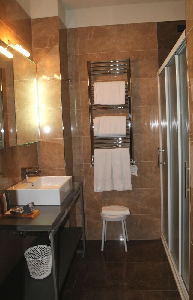 Hotel Mozart(.)