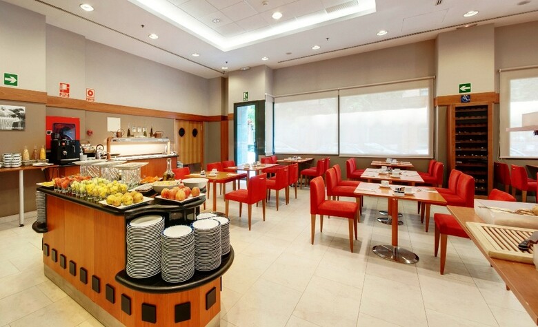 TRYP Valencia Oceanic Hotel