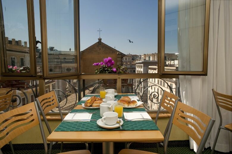Hotel Tritone