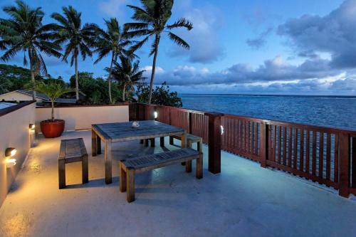 Raro Beach Bach
