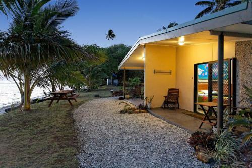 Raro Beach Bach