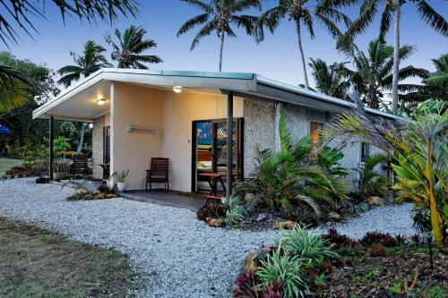 Raro Beach Bach