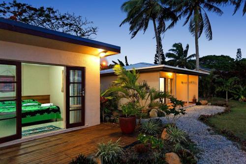Raro Beach Bach