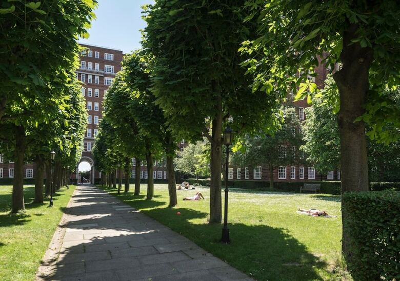 Aparthotel Dolphin House Serviced Apartments