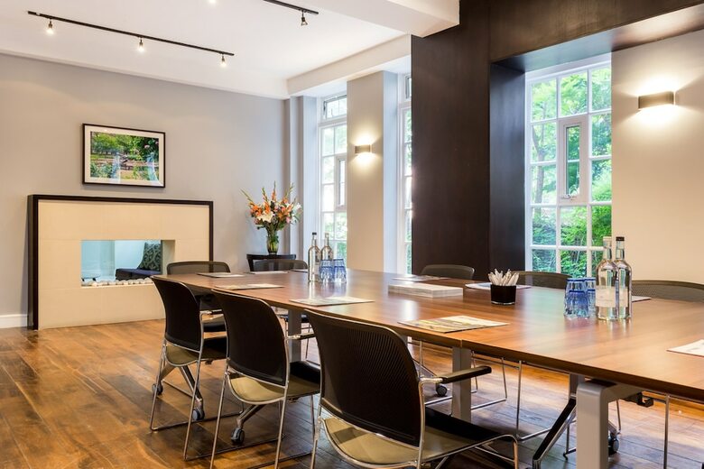 Aparthotel Dolphin House Serviced Apartments