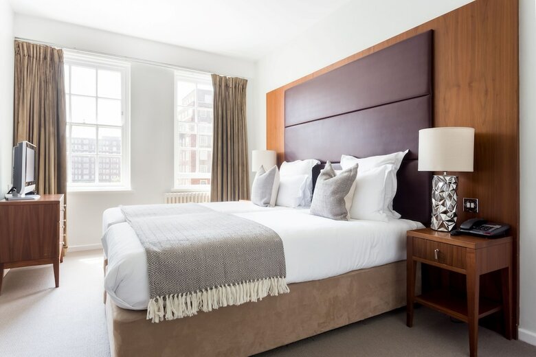 Aparthotel Dolphin House Serviced Apartments