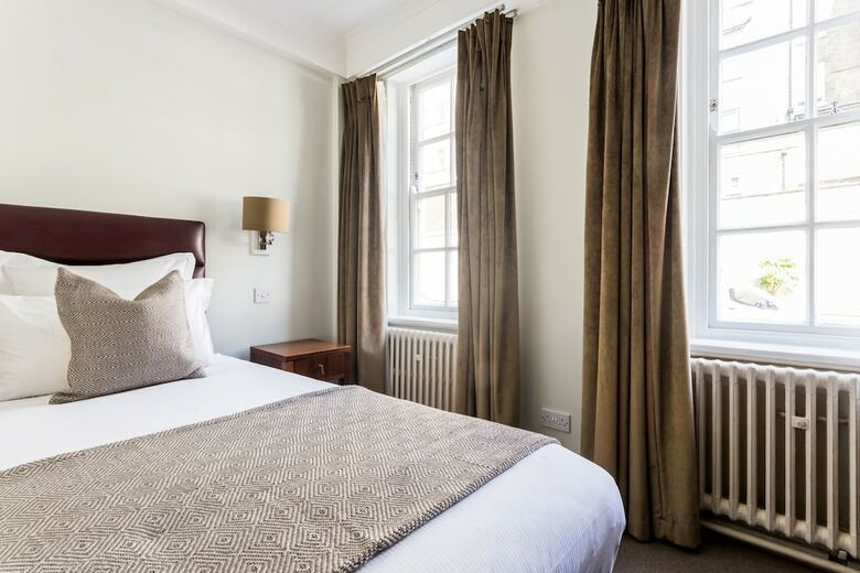 Aparthotel Dolphin House Serviced Apartments