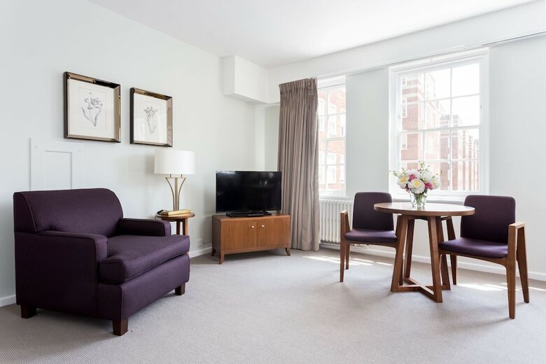 Aparthotel Dolphin House Serviced Apartments