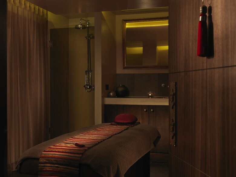 Aparthotel Dolphin House Serviced Apartments