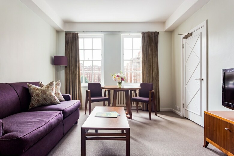 Aparthotel Dolphin House Serviced Apartments