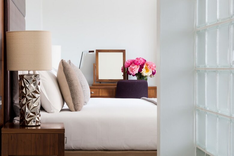 Aparthotel Dolphin House Serviced Apartments