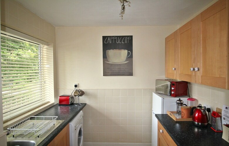 Boswell - Balcony Apartment