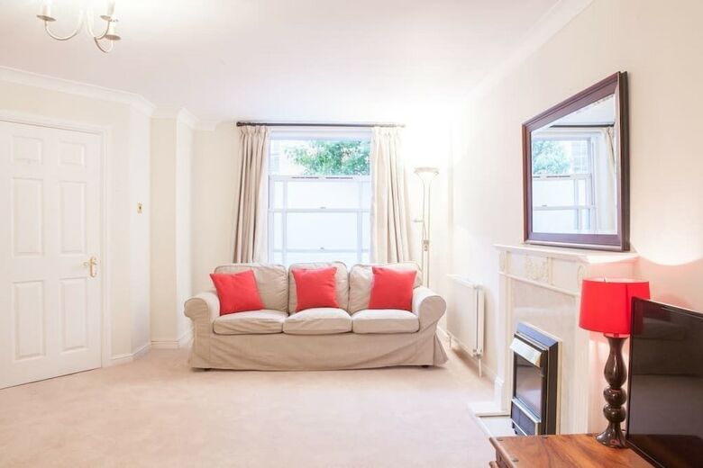 Apartment Next To Victoria Station