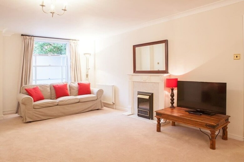 Apartment Next To Victoria Station