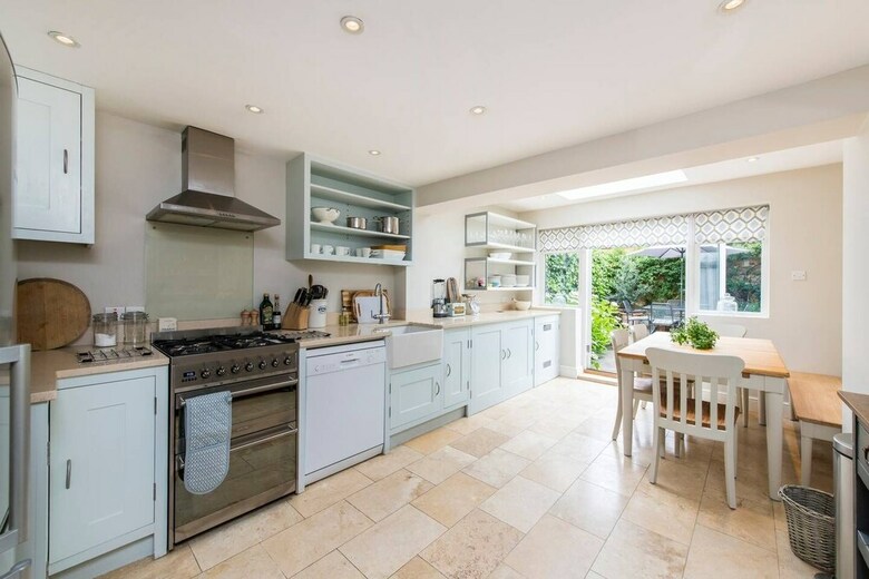 Delightful 2 Bed House In Stylish Fulham