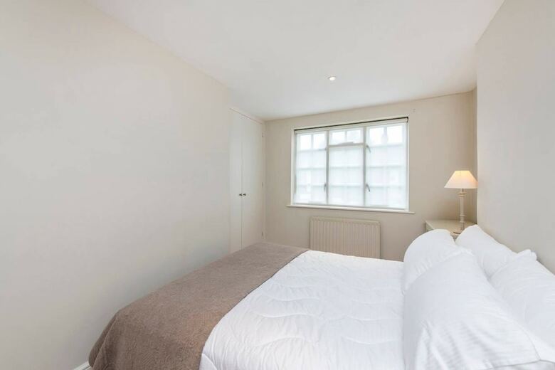 Delightful 2 Bed House In Stylish Fulham
