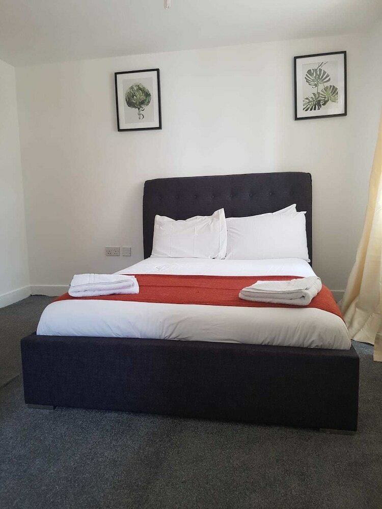 Superior 2 Bedroom Apartments