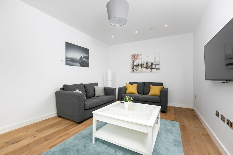 Modern Townhouse Near 02 Arena & Excel