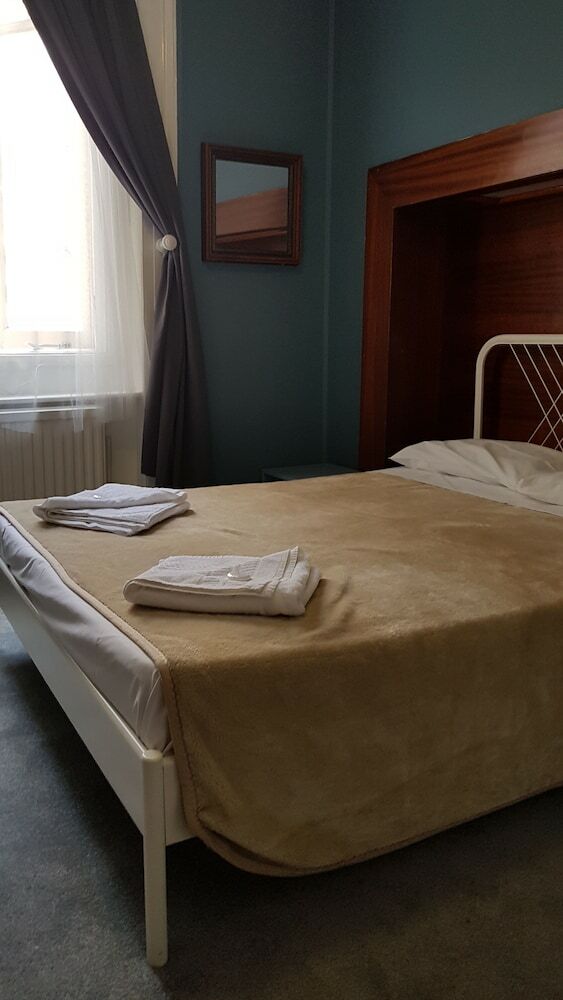 Mandalay Picton House Hotel