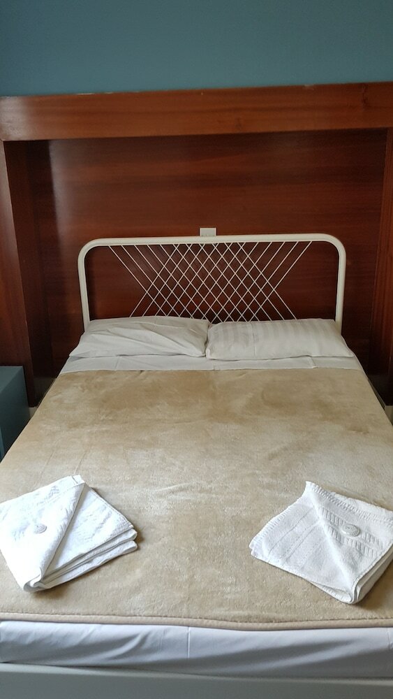 Mandalay Picton House Hotel