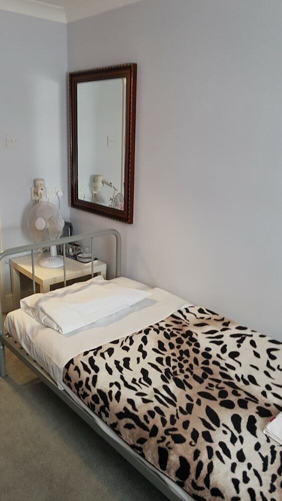 Mandalay Picton House Hotel