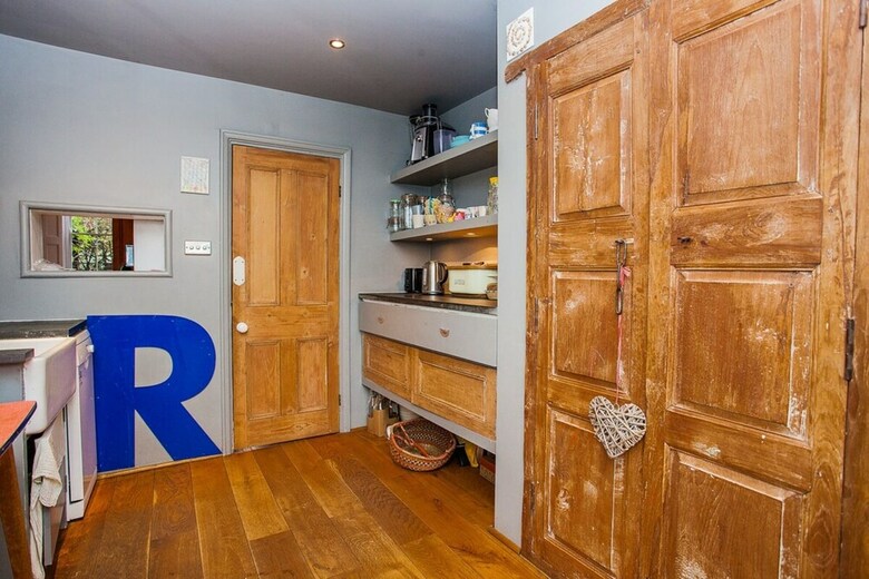 Stunning Stylish 3 Bed House In Fantastic Location