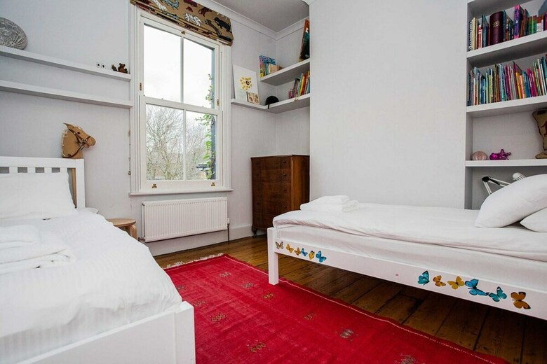 Stunning Stylish 3 Bed House In Fantastic Location