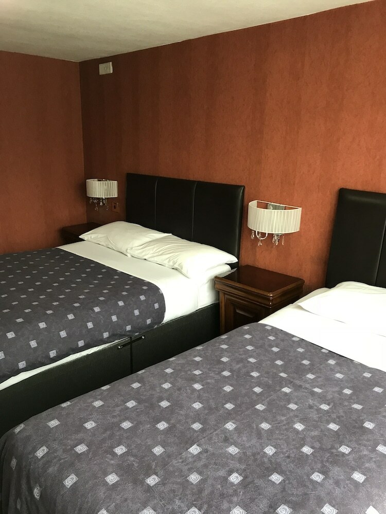 Warwick Lodge