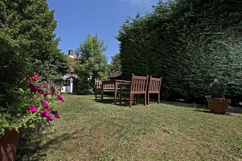 Cornfields Hotel & Restaurant