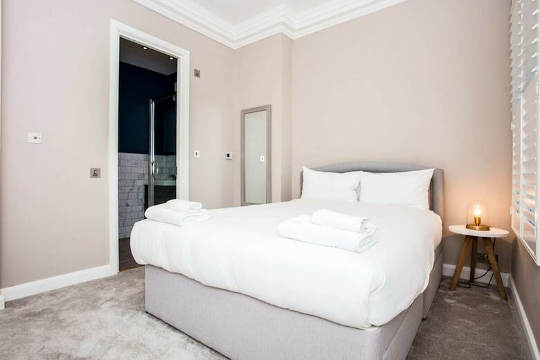 Bright, Vibrant 1 Bd Apartment In Sth Hampstead!