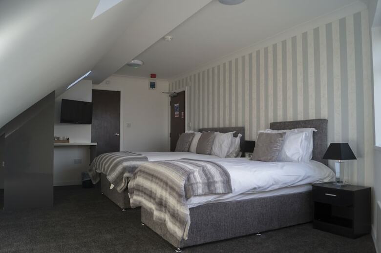 Kirks Korner Hotel