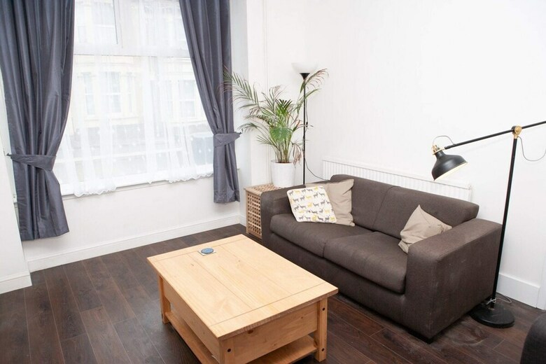 Spacious 2 Bedroom Property In Bristol
