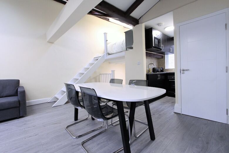 Stunning Loft Apartment In Knightsbridge