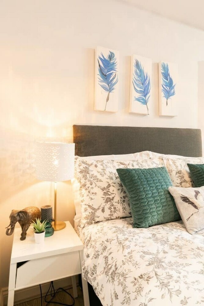 12 Helena House Studio