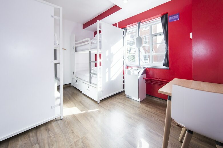 Hostal Generator London