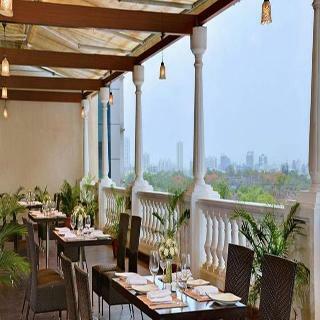 Hotel Majestic Court Sarovar Portico