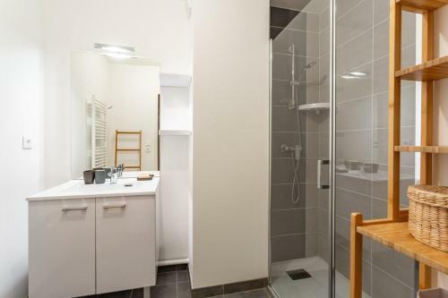 Apartamento Le Mermoz - Spacieux 2 Chambres Avec Grand Balcon