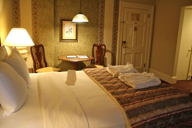 The Grand Summit Hotel