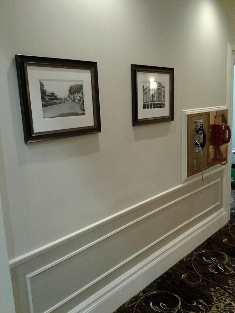 The Grand Summit Hotel