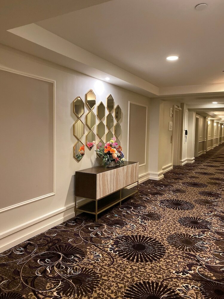 The Grand Summit Hotel