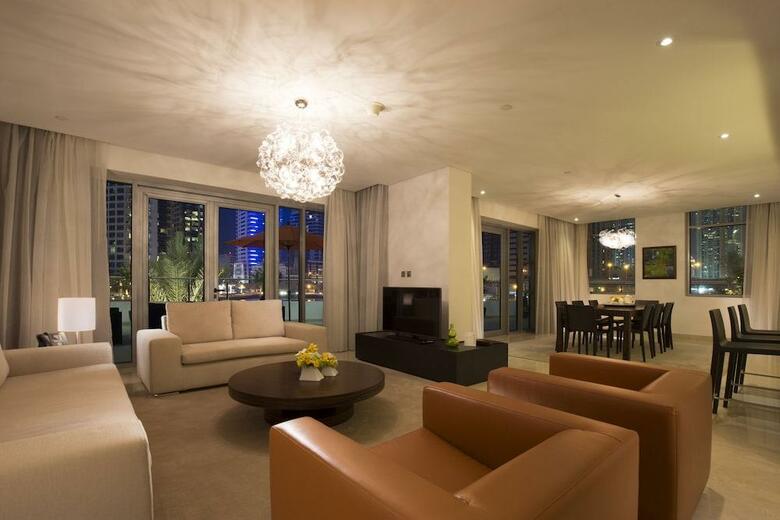 Avenue Hotel
