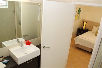 Aparthotel Moana Sands Beachfront Hotel & Villas
