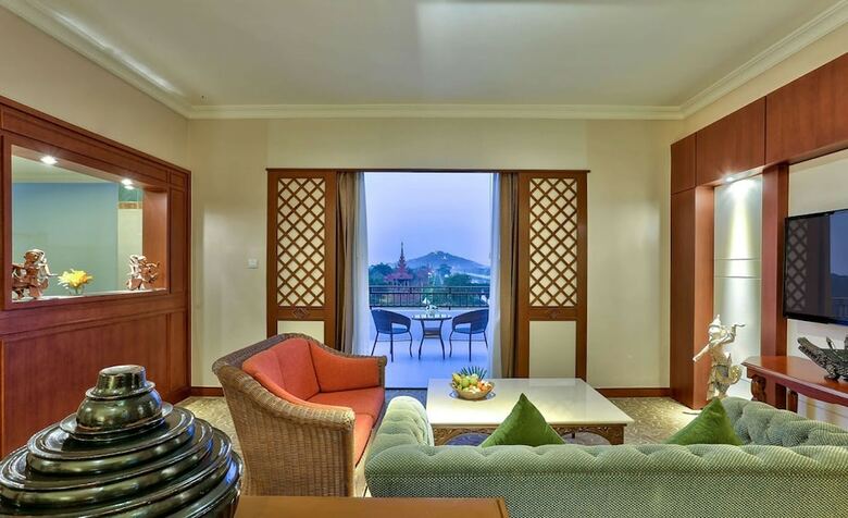 Sedona Hotel Mandalay